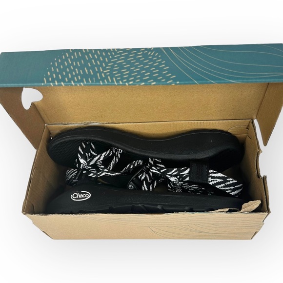NWT Chaco ZCLOUD X2 black white sandals comfort strappy crisscross toe loop sz 9 - Picture 13 of 13